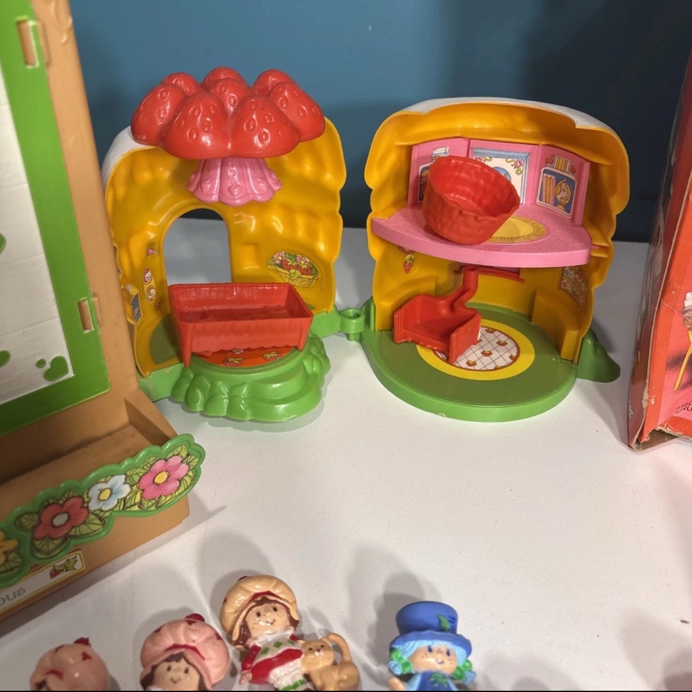 VINTAGE STRAWBERRY SHORTCAKE BUNDLE. GREAT ADDITION FOR COLLECTOR. - Picture 4 of 8